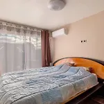 Climatise Avec Grande Piscine *
