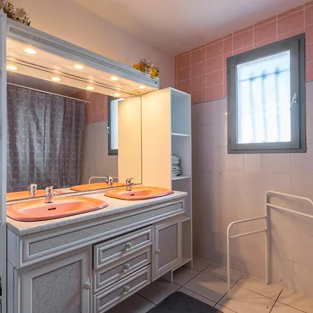 Villa Climatise Avec Grande Piscine